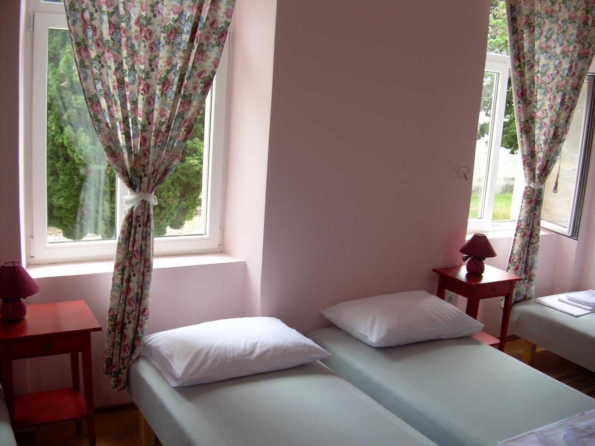 Phara Hostel Gdinj Exterior foto